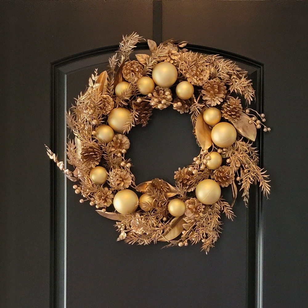 New Home Reflections Elegant Gold Lighted Holiday Wreath